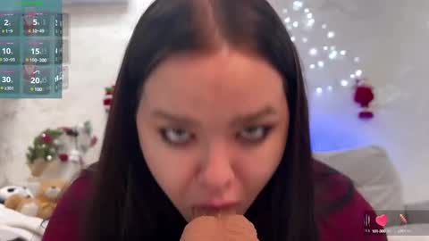 Snapshot of jennisxcharming chatting on December 26, 8:18 am Mila online show from December 26, 8:18 am