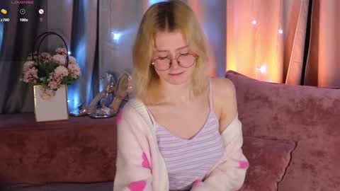 Snapshot of jenny_bunny_ chatting on February 17, 1:36 am jenny_bunny_ online show from February 17, 1:36 am