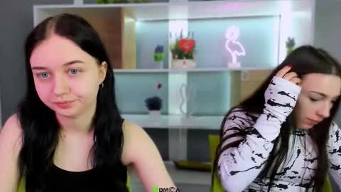 Snapshot of jenny_donne chatting on February 25, 6:12 am jenny_donne online show from February 25, 6:12 am