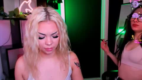 Snapshot of jenny_donne chatting on March 20, 8:19 am jenny_donne online show from March 20, 8:19 am