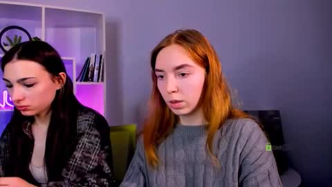 Snapshot of jenny_donne chatting on March 22, 7:01 am jenny_donne online show from March 22, 7:01 am