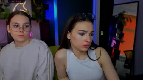 Snapshot of jenny_donne chatting on March 25, 6:19 am jenny_donne online show from March 25, 6:19 am