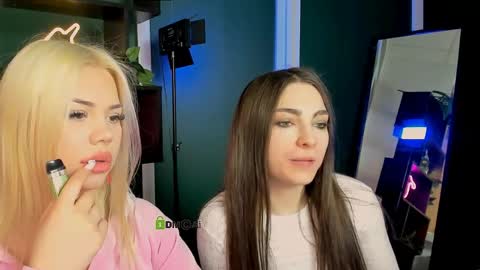 Snapshot of jenny_donne chatting on April 6, 11:22 am jenny_donne online show from April 6, 11:22 am