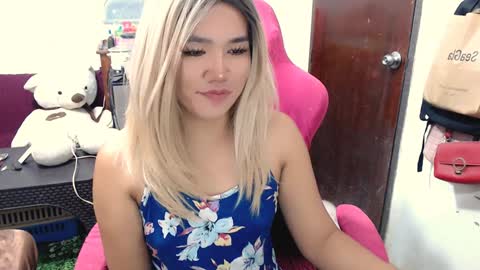 Snapshot of jenny_fromphil chatting on December 11, 4:20 pm Jenny online show from December 11, 4:20 pm