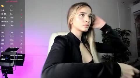 jenny_harringtons online show from July 21, 7:00 am