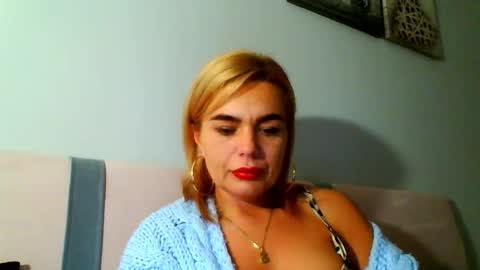 Snapshot of jenny_play1 chatting on December 4, 11:30 am Jenny online show from December 4, 11:30 am