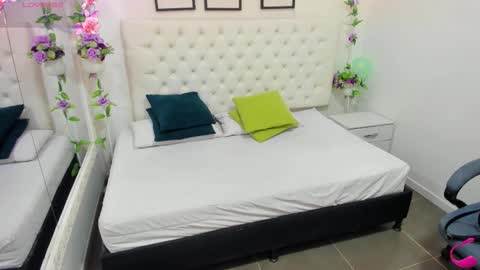 Snapshot of jenny_stark chatting on December 1, 11:04 am jenny_stark online show from December 1, 11:04 am