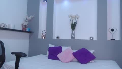 Snapshot of jenny_towers chatting on February 9, 6:11 am jenny_towers online show from February 9, 6:11 am