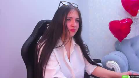 Snapshot of jennyferguson chatting on February 22, 6:41 pm Jenny Ferguson online show from February 22, 6:41 pm