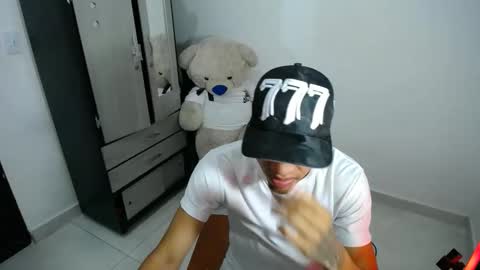 Snapshot of jersiherberth chatting on May 8, 11:59 am jersiherberth online show from May 8, 11:59 am