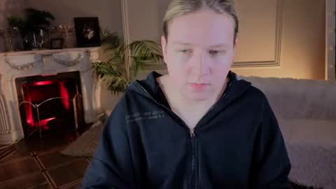 jes_solar online show from November 16, 9:53 pm