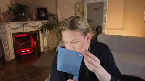 jes_solar online show from November 29, 10:02 pm