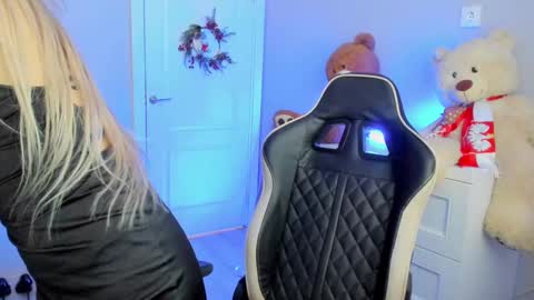 Snapshot of jess1ca_rabb1t chatting on December 9, 6:01 am jess1ca_rabb1t online show from December 9, 6:01 am