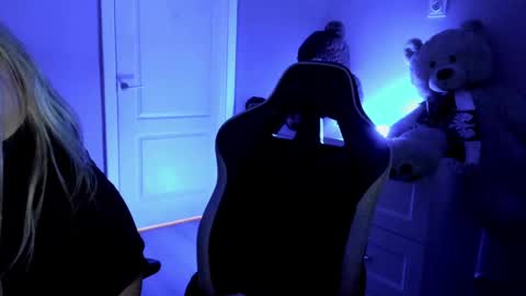 Snapshot of jess1ca_rabb1t chatting on December 13, 1:12 pm jess1ca_rabb1t online show from December 13, 1:12 pm