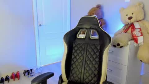 Snapshot of jess1ca_rabb1t chatting on January 10, 11:11 am jess1ca_rabb1t online show from January 10, 11:11 am