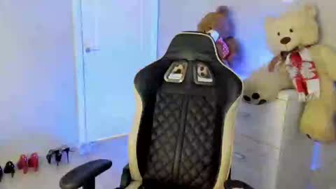 Snapshot of jess1ca_rabb1t chatting on January 19, 1:44 pm jess1ca_rabb1t online show from January 19, 1:44 pm