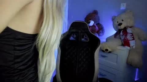 Snapshot of jess1ca_rabb1t chatting on January 22, 9:46 am jess1ca_rabb1t online show from January 22, 9:46 am