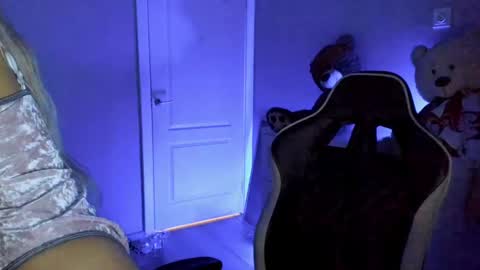 Snapshot of jess1ca_rabb1t chatting on January 25, 11:44 am jess1ca_rabb1t online show from January 25, 11:44 am