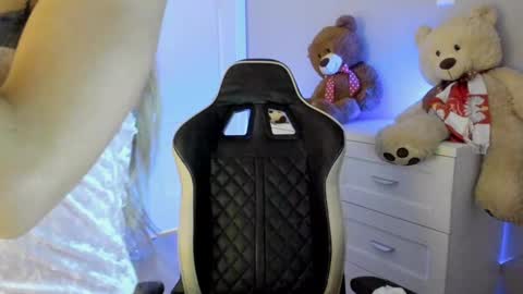 Snapshot of jess1ca_rabb1t chatting on January 25, 2:47 pm jess1ca_rabb1t online show from January 25, 2:47 pm