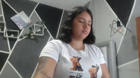 Snapshot of jess_beaut chatting on February 14, 9:21 pm jess_beaut online show from February 14, 9:21 pm