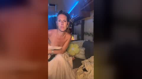 Snapshot of jess_dutton chatting on March 28, 6:24 am Jessica online show from March 28, 6:24 am