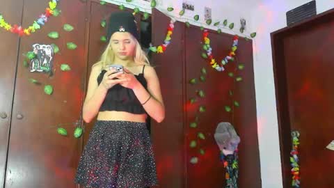 Snapshot of jess_sweett chatting on April 15, 8:42 pm Jessica online show from April 15, 8:42 pm
