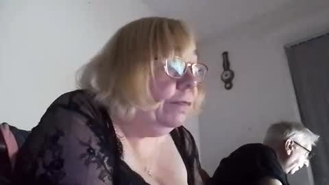 jessandsilverfox69 online show from March 6, 8:38 pm