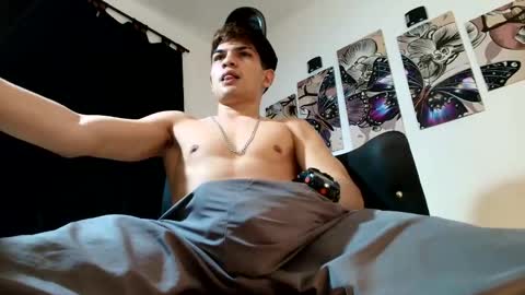 Snapshot of jesshot_bigcock chatting on May 16, 3:14 am jesshot_bigcock online show from May 16, 3:14 am