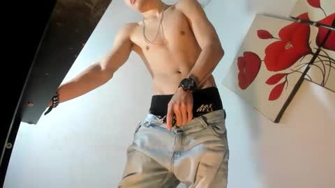 Snapshot of jesshot_bigcock chatting on May 23, 6:34 pm jesshot_bigcock online show from May 23, 6:34 pm