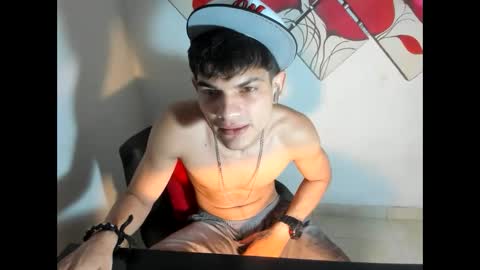 Snapshot of jesshot_bigcock chatting on June 5, 7:03 am jesshot_bigcock online show from June 5, 7:03 am