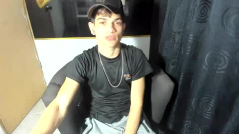 Snapshot of jesshot_bigcock chatting on June 13, 7:28 am jesshot_bigcock online show from June 13, 7:28 am