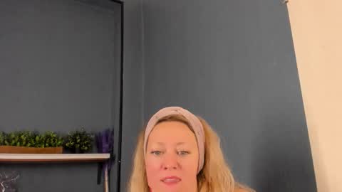 Snapshot of jessica_foxie chatting on October 26, 4:02 pm Jessica online show from October 26, 4:02 pm