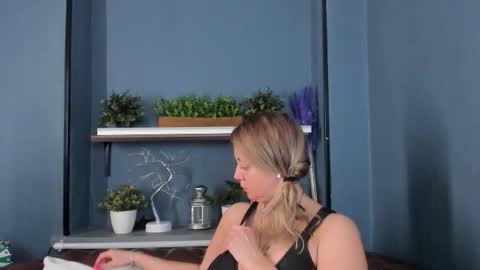 Jessica online show from November 12, 1:33 pm