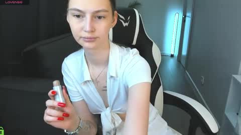 Snapshot of jessica_jensen chatting on June 3, 9:23 am Jessica Jensen online show from June 3, 9:23 am