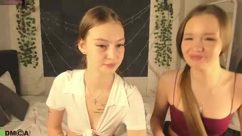 Snapshot of jessica_jensen chatting on June 10, 10:25 am Jessica Jensen online show from June 10, 10:25 am