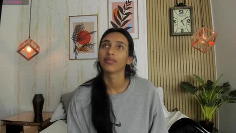 Jessica Pethersson  online show from December 14, 11:50 am