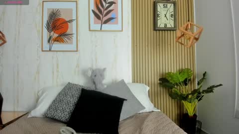 Jessica Pethersson  online show from January 19, 11:56 am