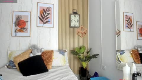 Jessica Pethersson  online show from January 24, 12:10 pm