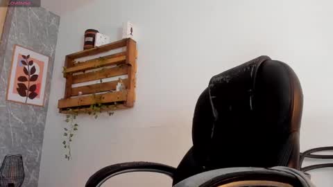 Jessica Pethersson  online show from February 21, 5:42 pm