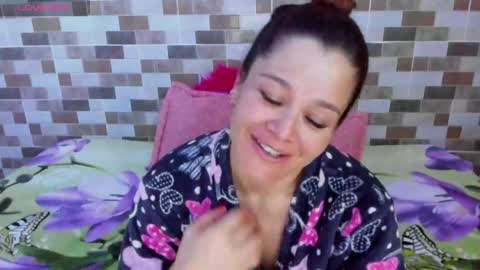 Snapshot of jessica_robertss chatting on June 3, 1:14 pm jessimodel independient online show from June 3, 1:14 pm