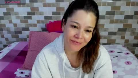 Snapshot of jessica_robertss chatting on June 4, 9:43 pm jessimodel independient online show from June 4, 9:43 pm