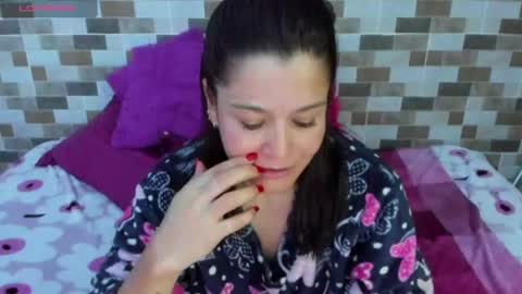 Snapshot of jessica_robertss chatting on June 22, 3:25 am jessimodel independient online show from June 22, 3:25 am