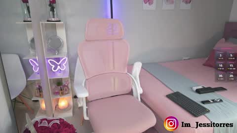 Snapshot of jessica_tom_ chatting on April 11, 4:33 pm Jessica online show from April 11, 4:33 pm