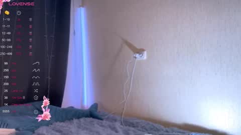 jessica_volker online show from February 4, 5:30 pm