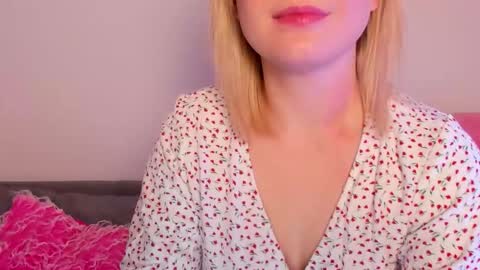 Snapshot of jessicabeverly chatting on March 14, 12:43 pm JessicaBeverly online show from March 14, 12:43 pm