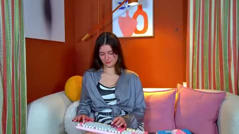 Jessica online show from September 21, 7:43 am