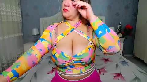 Snapshot of jessicalove20 chatting on December 3, 5:04 am single mommy online show from December 3, 5:04 am