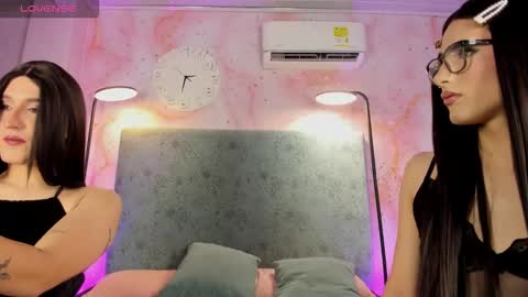 JESSI AND NAOMI online show from January 7, 12:24 am