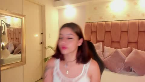Snapshot of jessicamoonn chatting on May 19, 3:24 am Jessica online show from May 19, 3:24 am