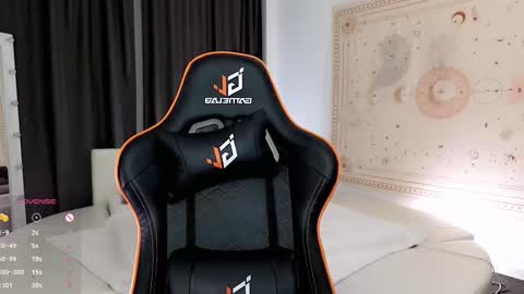 Snapshot of jessie_johns chatting on October 21, 3:35 pm jessie_johns online show from October 21, 3:35 pm